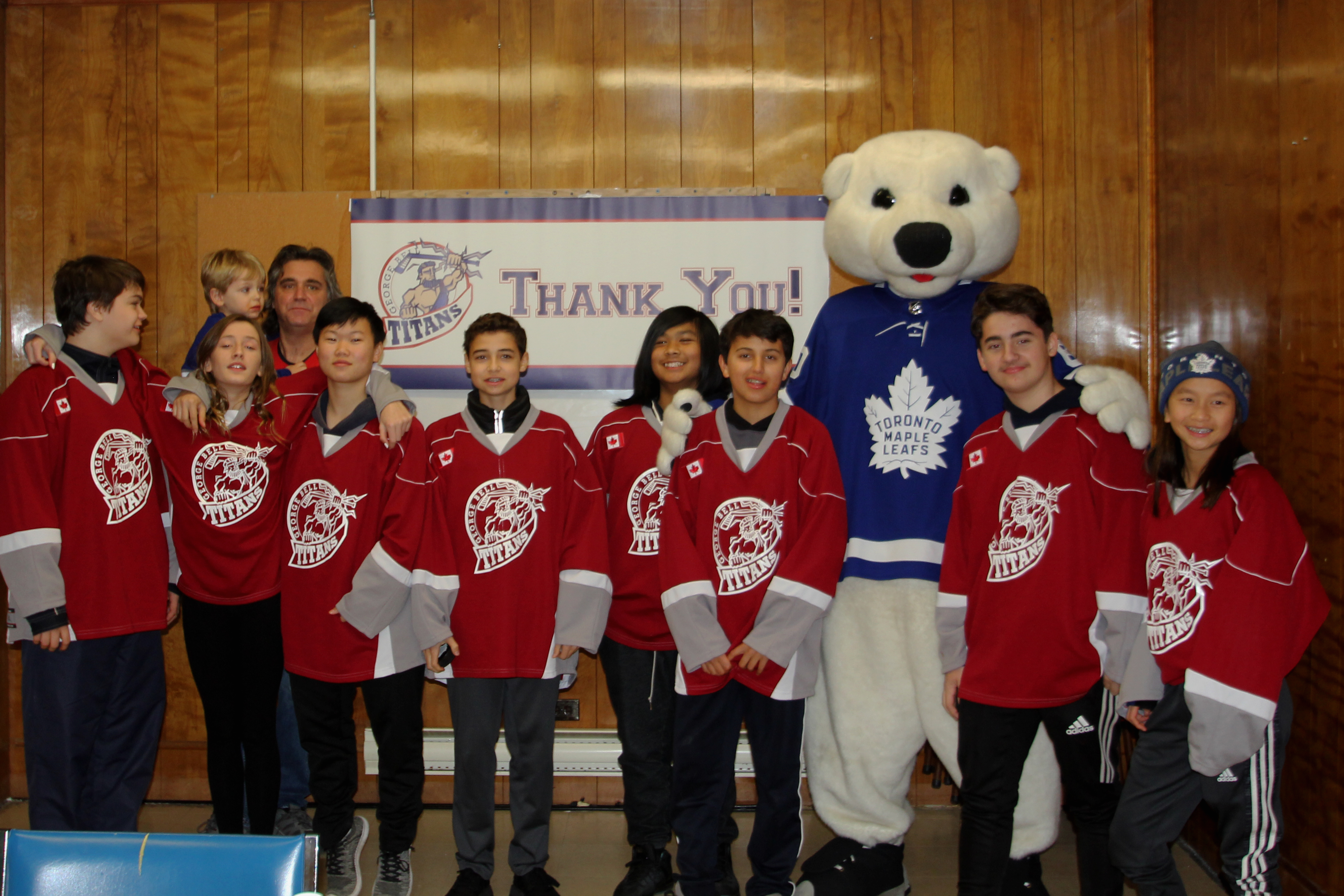 IMG_8059 The GBHA Bantam Sabres with Carlton the Bear.